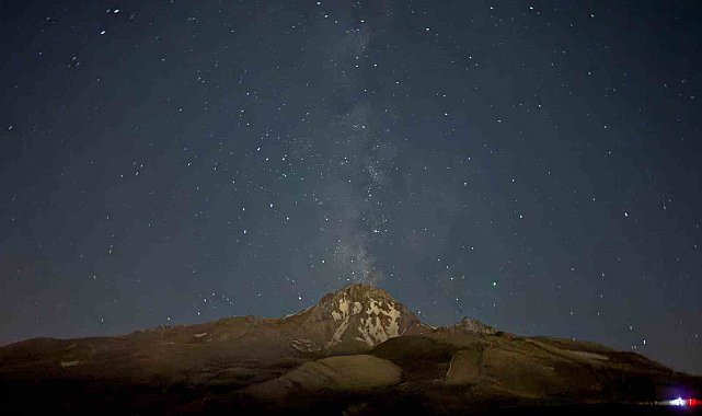 Gökyüzü tutkunları, Perseid meteor yağmurunu Erciyes'te takip etti