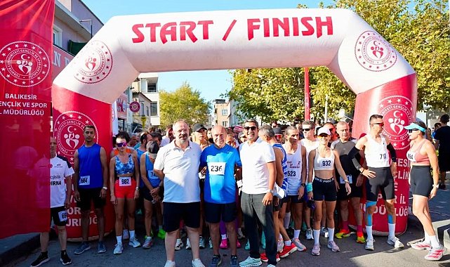 Gömeç'te Dostluk Yol Koşusuna 563 sporcu katıldı