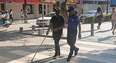 Görme engelli vatandaşa Kocaeli Zabıtası'ndan destek eli
