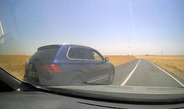 Haber takibi yapan İHA muhabirini taciz edip kazaya sürüklediler: O anlar araç kamerasına yansıdı