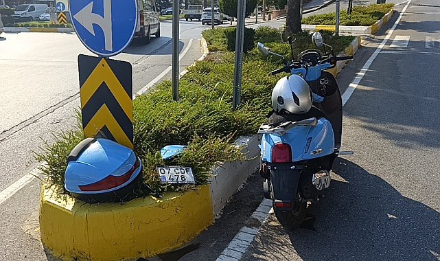 Hafif ticari araçla çarpışan motosikletli yaralandı