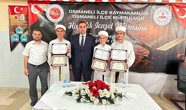 Hafızlık eğitimini tamamlayan öğrenciler belgelerini aldı