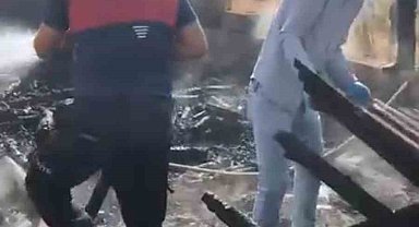 Hakkari'de çıkan yangında bir ev kullanılamaz hale geldi