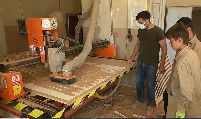 Hakkâri'de öğrenciler tatilde de üretim yapıyor