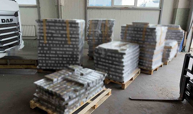Hamzabeyli'den çıkan tırda 1 milyon 140 bin kaçak sigara ele geçirildi