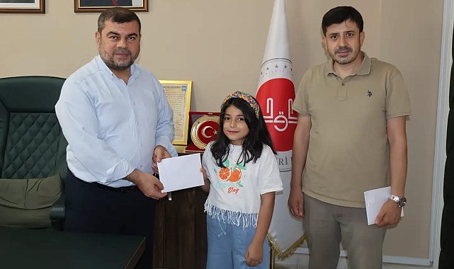 Hatay'da "Yaz Kur'an Kursu Hikâyem" yarışmasında dereceye giren öğrenciler ödüllendirildi