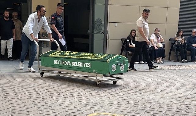 Havuza düşerek hayatını kaybeden minik Elif son yolculuğuna uğurlanıyor