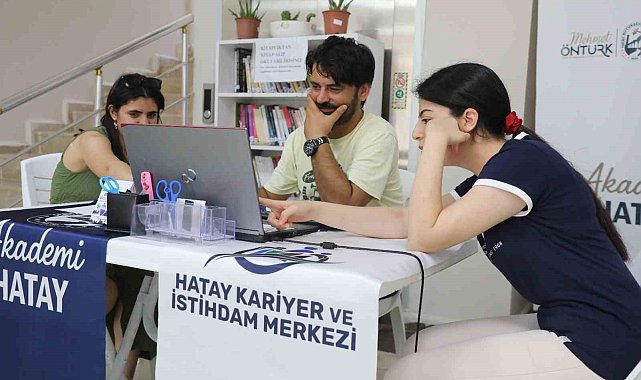 HBB, YKS tercih sürecinde adaylara ücretsiz danışmanlık hizmeti verdi