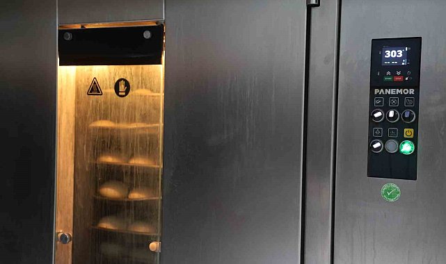 Herkes uyurken onlar 300 derecelik fırının başında