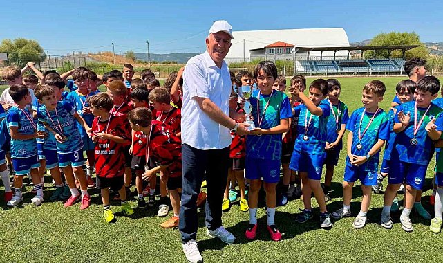 Hisarcık'ta "Ethem Bal Kupası U10 Futbol Turnuvası" sona erdi