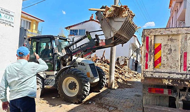 Hisarcık'ta riskli metruk bina kontrollü şekilde yıkıldı