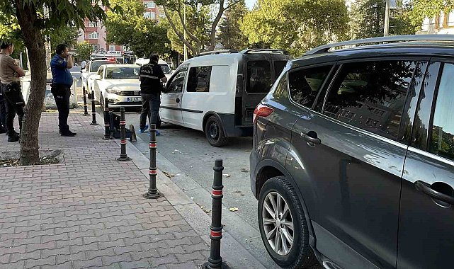 Husumetlisini sokak ortasında bıçaklayarak öldürdü: Saldırı anı kamerada