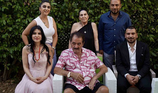 İbrahim Tatlıses'in evinde mutlu gün: Manevi kızına isteme töreninde beşi bir yerde taktı