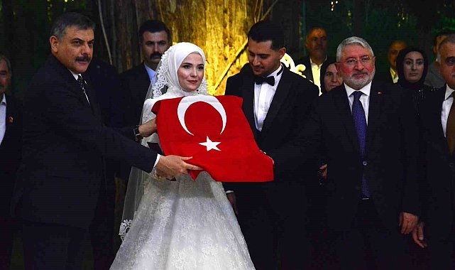 İçişleri Bakanı Çiftçi, AK Parti Çorum İl Başkanı'nın oğlunun düğününe katıldı