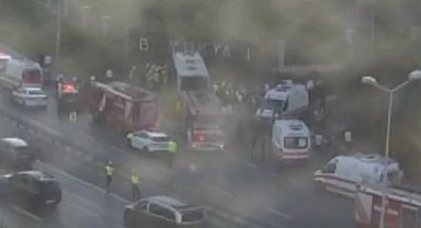 İETT otobüsü duvara çarptı! 2 ölü, 16 yaralı!