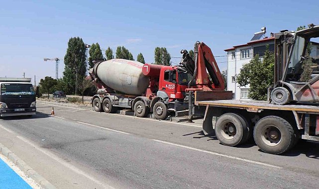 Iğdır-Tuzluca kara yolunda zincirleme kaza: 4 kişi yaralandı