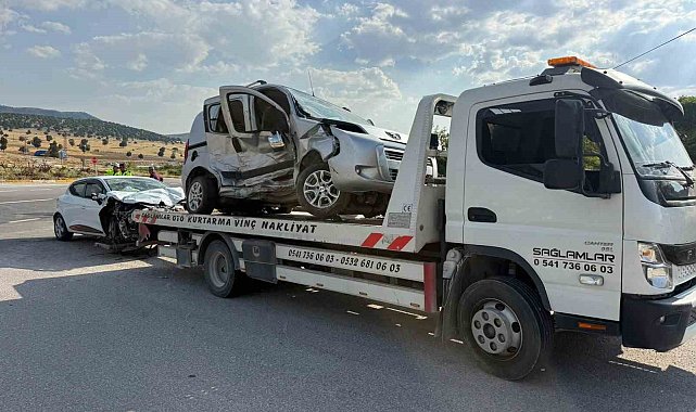 İki otomobilin çarpıştığı kazada 5 kişi yaralandı