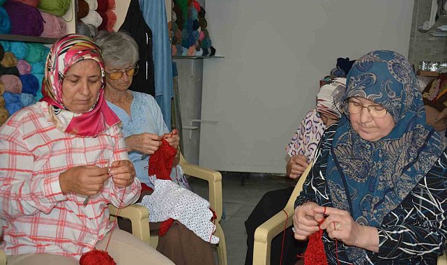 İlmek ilmek dev Türk bayrağı ördüler