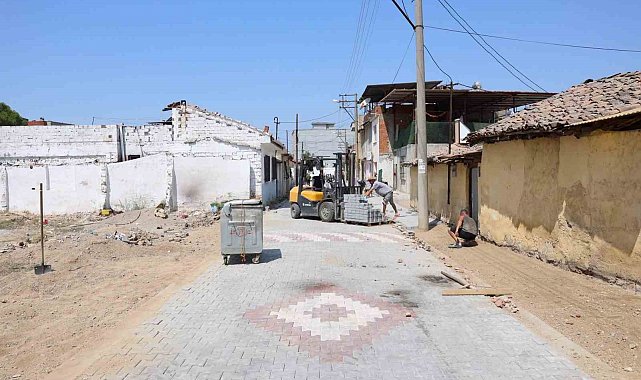 İncirliova'da 3 sokakta yol yenileme çalışmaları sürüyor