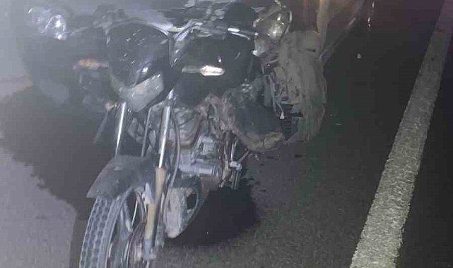 İpsala'da motosiklet otomobilin önüne saplandı: 3 yaralı