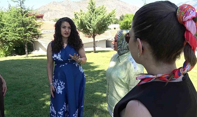 İş başvurusuna gidecekler dikkat: Kahverengi giyinmeyin, lacivert renkli kıyafet seçin