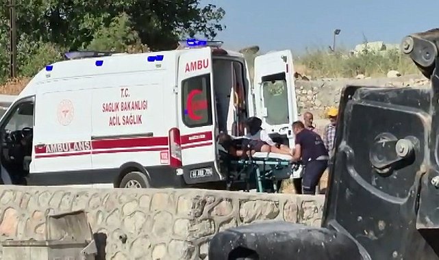 İş makinesinin camına kafasını çarpan operatör yaralandı