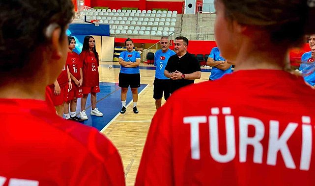 İşitme Engelliler Genç Kız Futsal Milli Takımı kampı Bilecik'te başladı