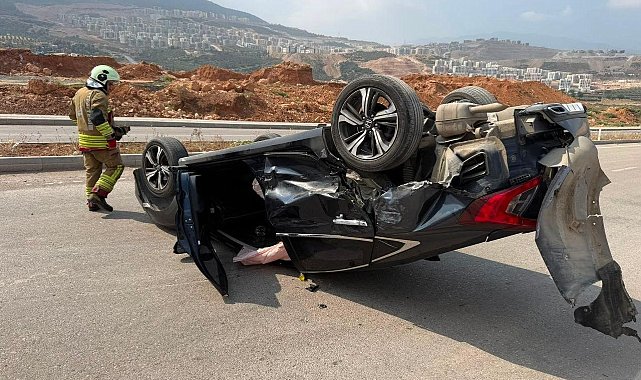 İskenderun'da otomobil ters döndü: 4 yaralı