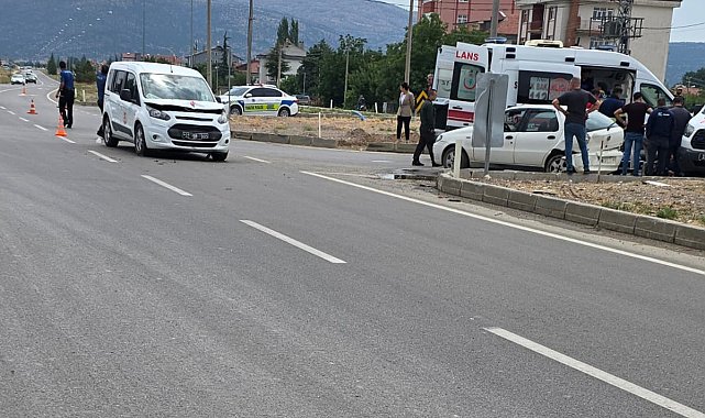 Isparta'da iki araç çarpıştı: 5 yaralı