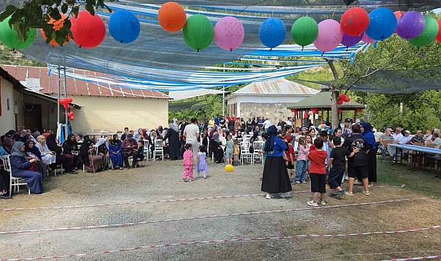 İspir Yeşilyurt'ta binlerce kişi aile pikniğinde buluştu: Geleneksel şenlikte coşku zirvede