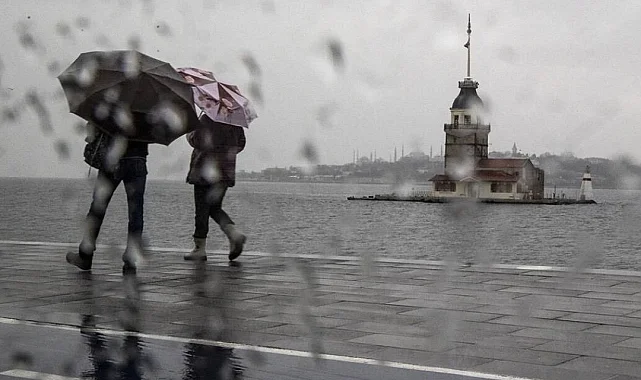 İstanbul Valiliği uyardı... Yağışlı sistem geliyor, sıcaklıklar 4 ila 6 derece düşecek