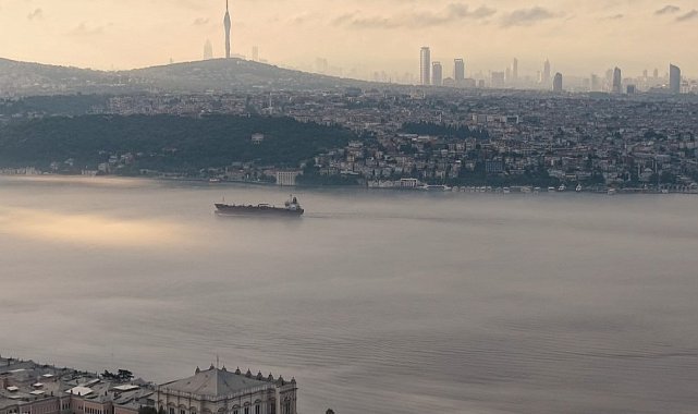 İstanbul'da deniz ulaşımına sis engeli: 15 şehir hatları seferi iptal edildi