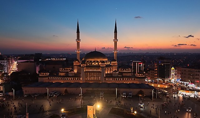 İstanbul'da Mevlid Kandili dualarla idrak edildi