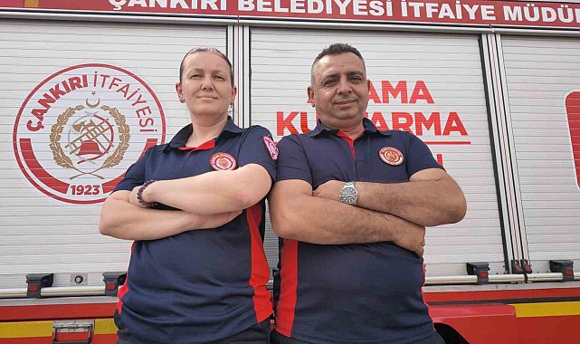 İtfaiyeci çift birlikte can kurtarıyor: Biri telsiz başında, diğeri olay yerinde görevini aşkla yapıyor