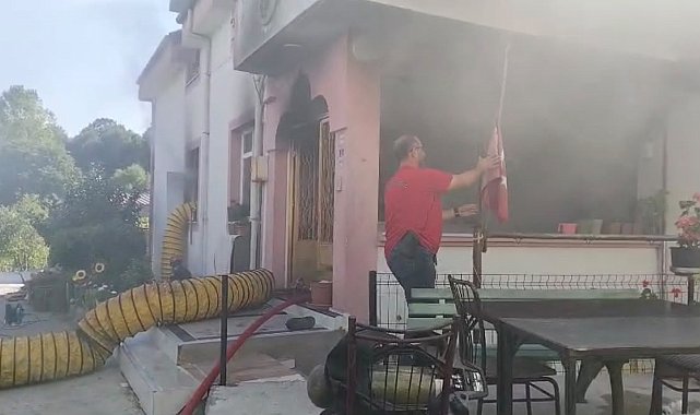 İtfaiyecinin Türk bayrağı hassasiyeti