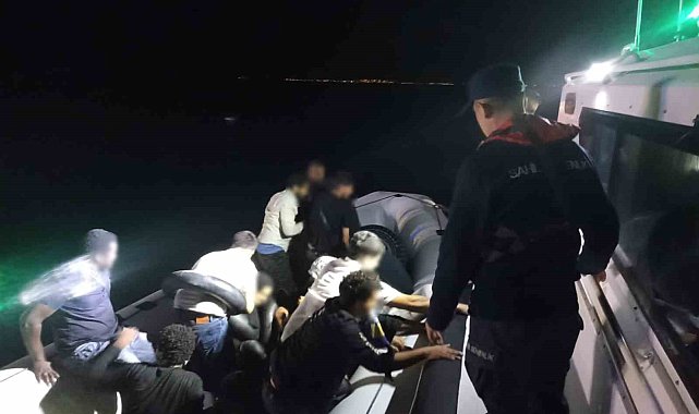 İzmir açıklarında 21 düzensiz göçmen yakalandı, 31 göçmen kurtarıldı