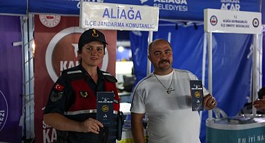 İzmir Aliağa'da bağımlılık ve aile farkındalığı için bilgilendirme standı