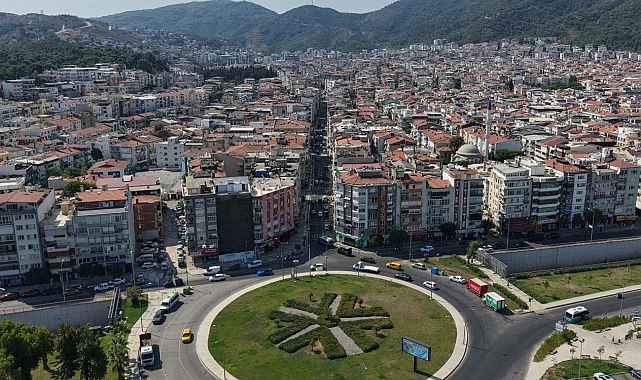 İzmir Balçova'nın caddeleri "çiçek gibi" oldu