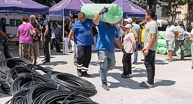 İzmir Büyükşehir'den domates ve çilek üreticisine iklim zırhı