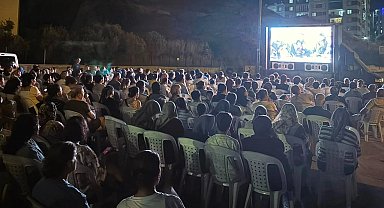 İzmir Çiğli'de Mahalle Sinema Günlerine büyük ilgi