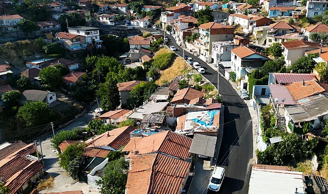 İzmir Narlıdere'de asfalt seferberliği sürüyor