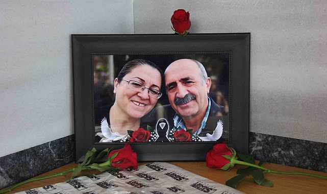İzmir'de trafik kazasında hayatını kaybeden karı koca memleketleri Sivas'ta toprağa verildi