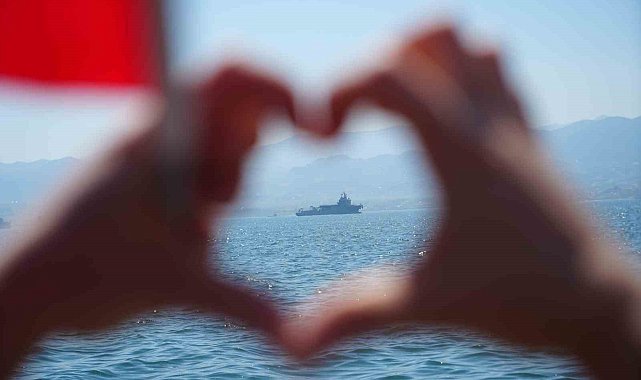İzmit Körfezi'nde donanma coşkusu: "Size kurban olurum"
