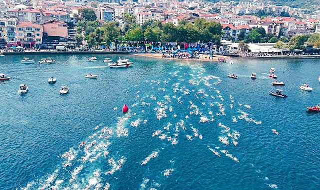 İzmit Körfezi'ni yüzerek geçtiler