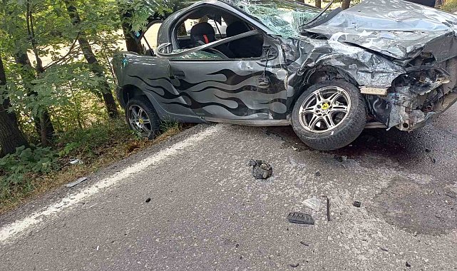 İzmit'te iki otomobil çarpıştı: 3 yaralı