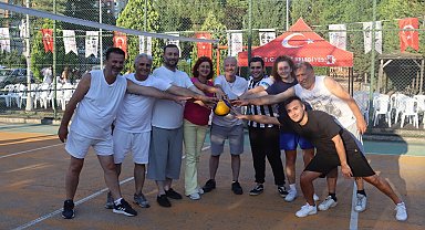 İzmit'te voleybol coşkusu yaşanıyor
