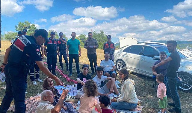 Jandarma ve akademisyenlerden piknikçilere orman yangını uyarısı