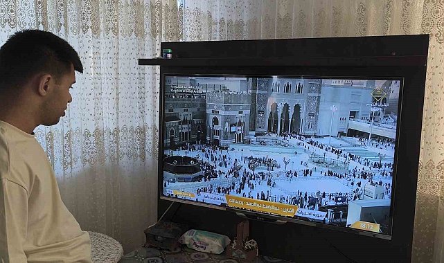 Kabe maketine sarılarak dua etmişti: Engelli gencin umre hayali gerçek oluyor