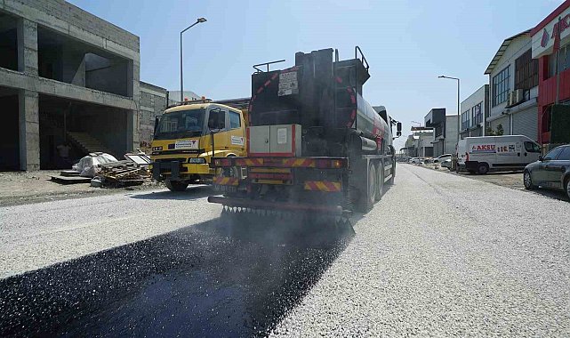 Kahramanmaraş Büyükşehir Belediyesi'nden Yeni Sanayi Sitesi'nde asfalt mesaisi