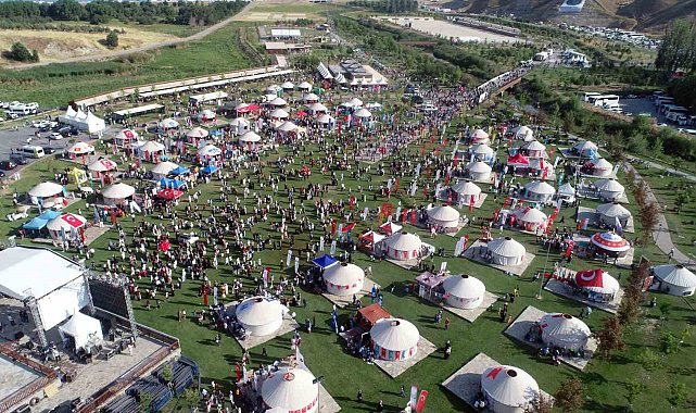 Kahramanmaraş'ın kültürel zenginlikleri Ahlat'ta dünyaya tanıtıldı